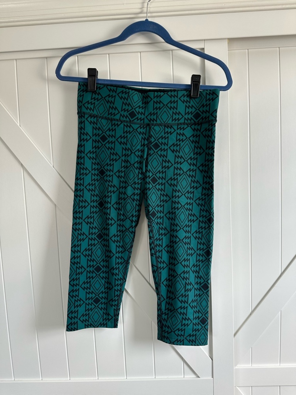 Victoria’s Secret PINK Yoga Teal Black Aztec Print Cropped Leggings Small